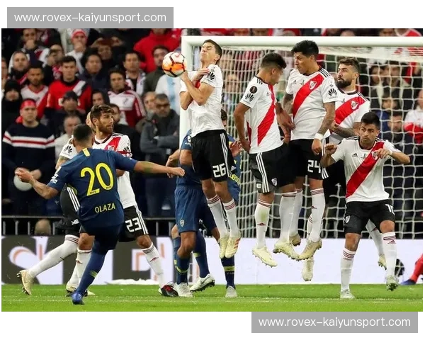 红白意志与蓝调闪电的交响：河床vs埃梅莱克，南美解放者杯的灵魂对弈